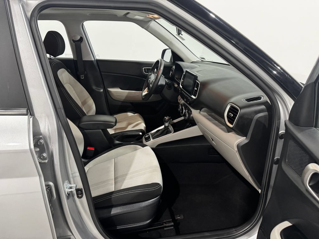 Used 2025 Hyundai Venue SEL FWD image 20
