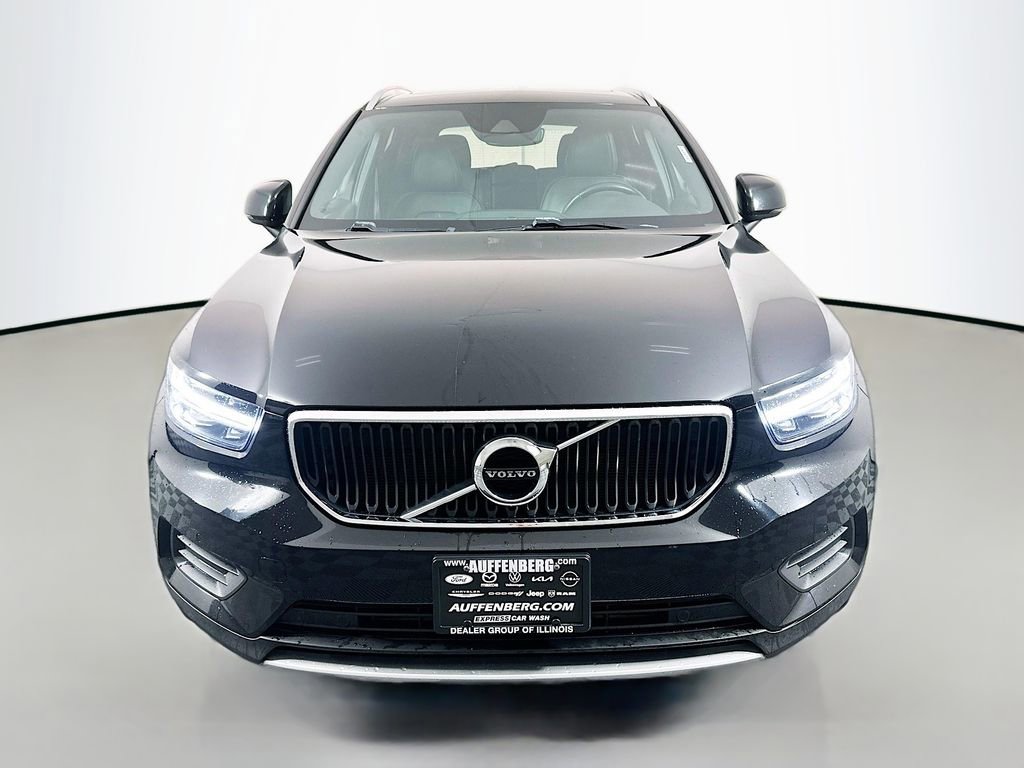 Used 2019 Volvo XC40 T5 Momentum image 2