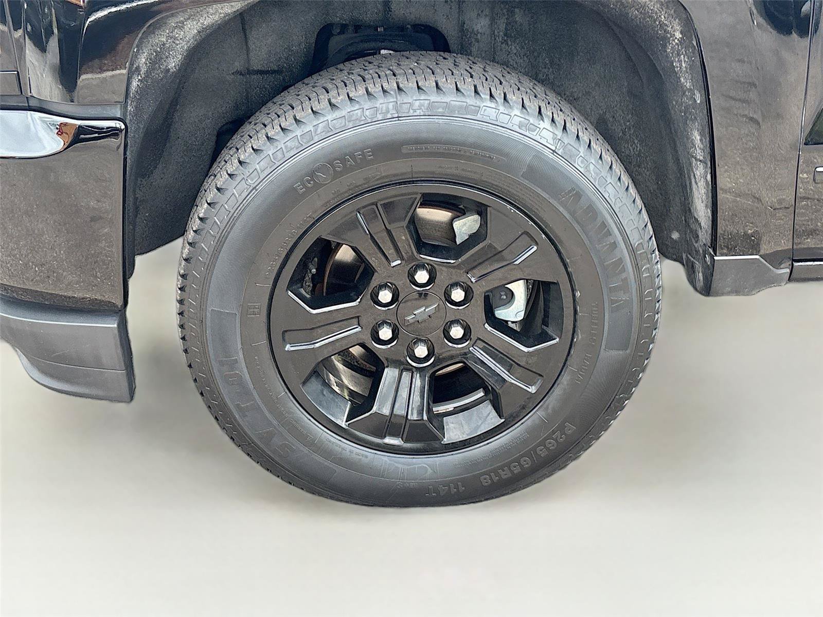 Used 2018 Chevrolet Silverado 1500 LT w/ Midnight Edition AWD/4WD image 29