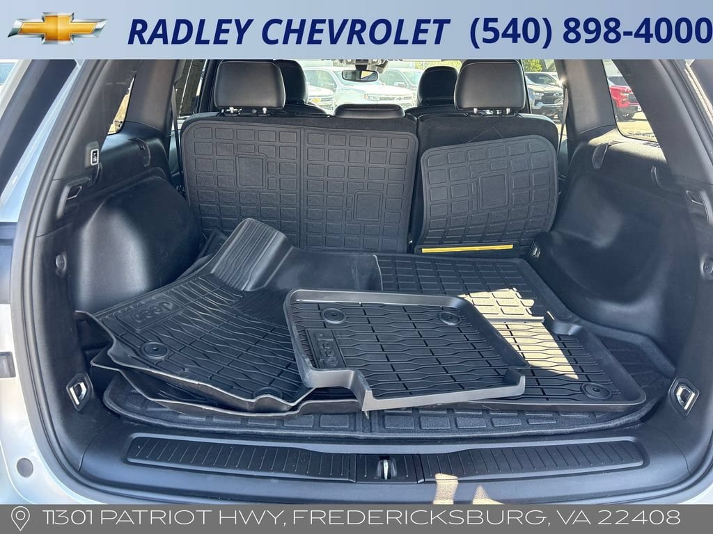 Used 2024 Jeep Grand Cherokee Altitude AWD/4WD image 15