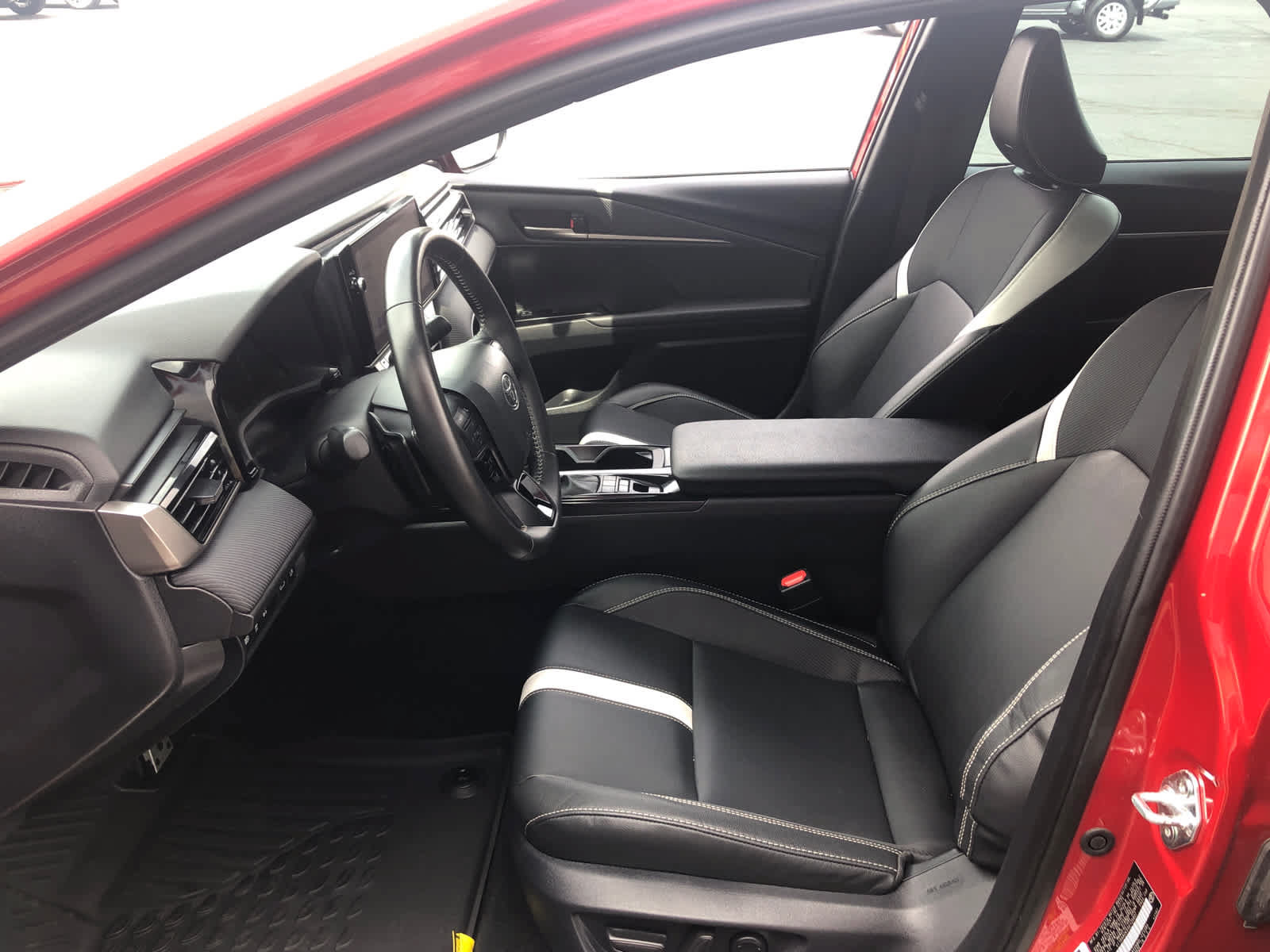 Used 2025 Toyota Camry SE w/ Multimedia Upgrade Package FWD image 7