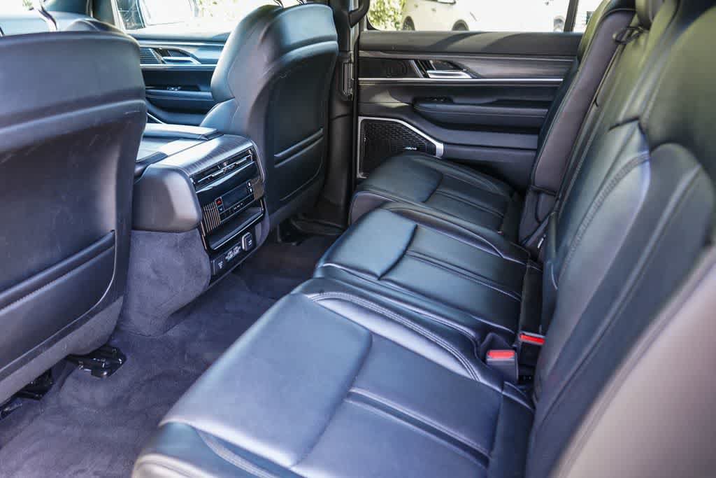 Used 2023 Jeep Wagoneer L Series II AWD/4WD image 15