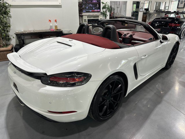 Used 2017 Porsche 718 Boxster RWD image 2