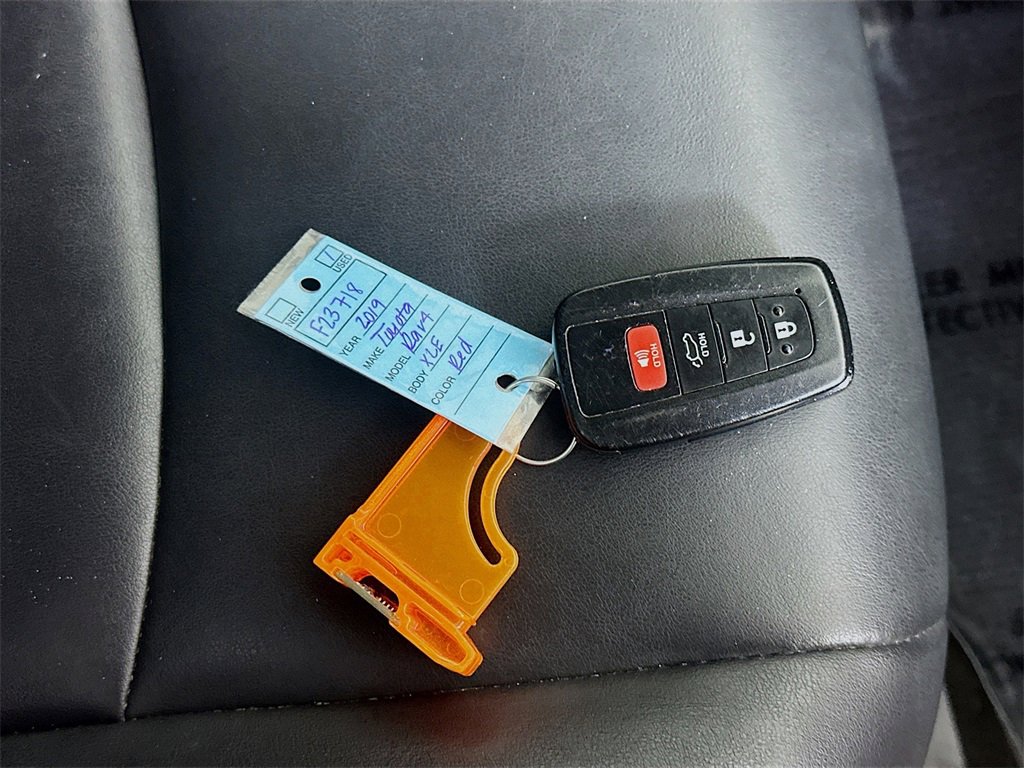 Used 2019 Toyota RAV4 XLE Premium image 35