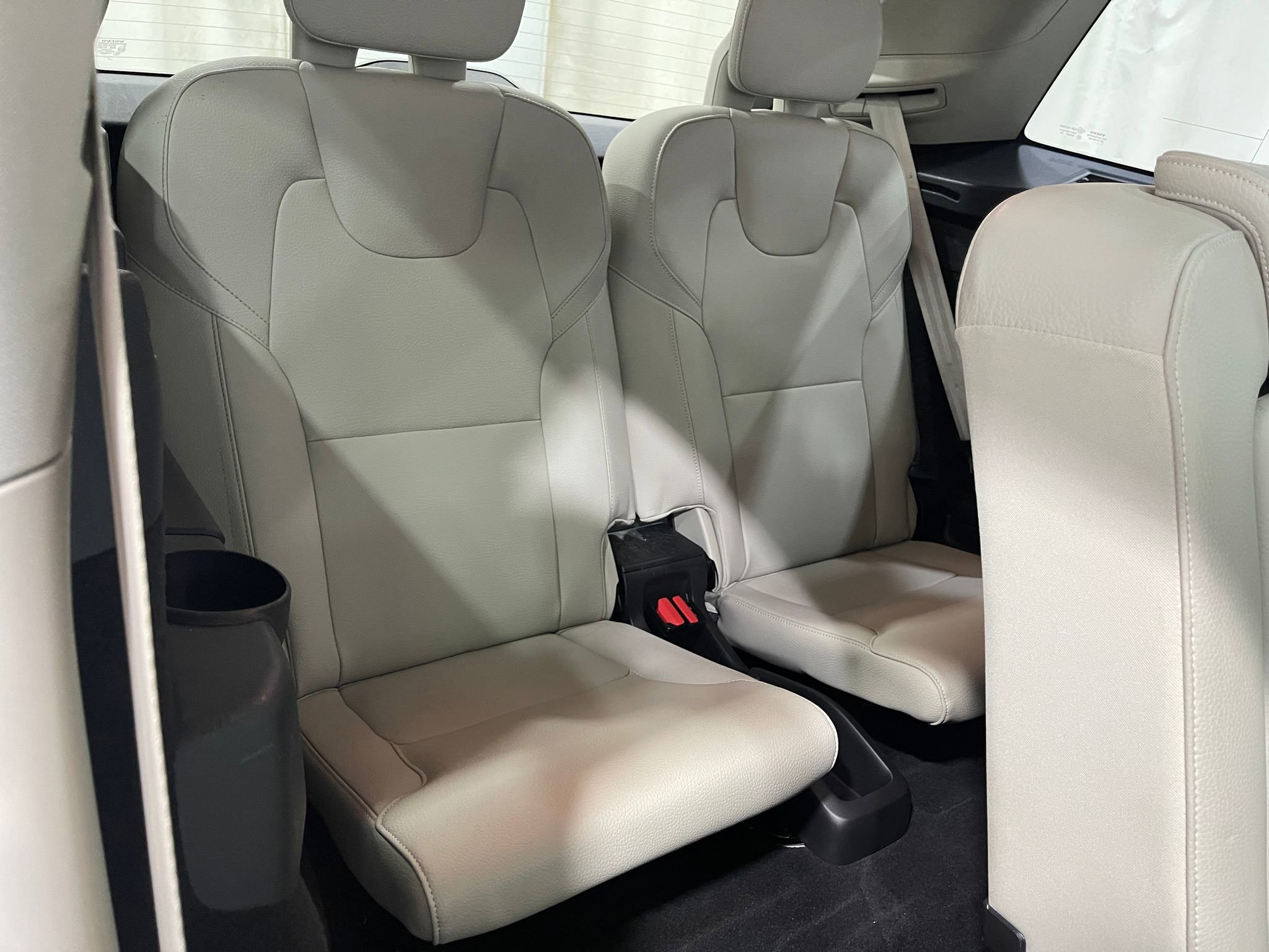 Used 2018 Volvo XC90 T5 Momentum w/ Convenience Package FWD image 32