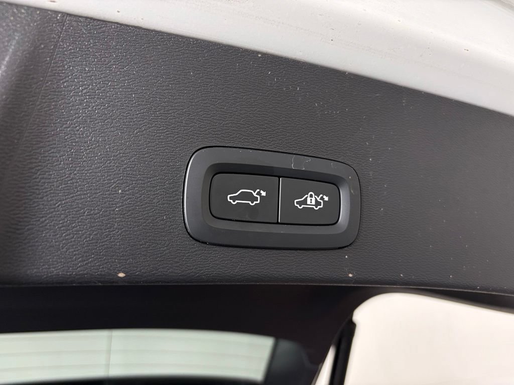 Used 2026 Volvo XC40 B5 Plus AWD/4WD image 39