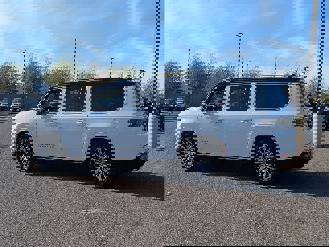 Used 2024 Jeep Grand Wagoneer L Series III image 5