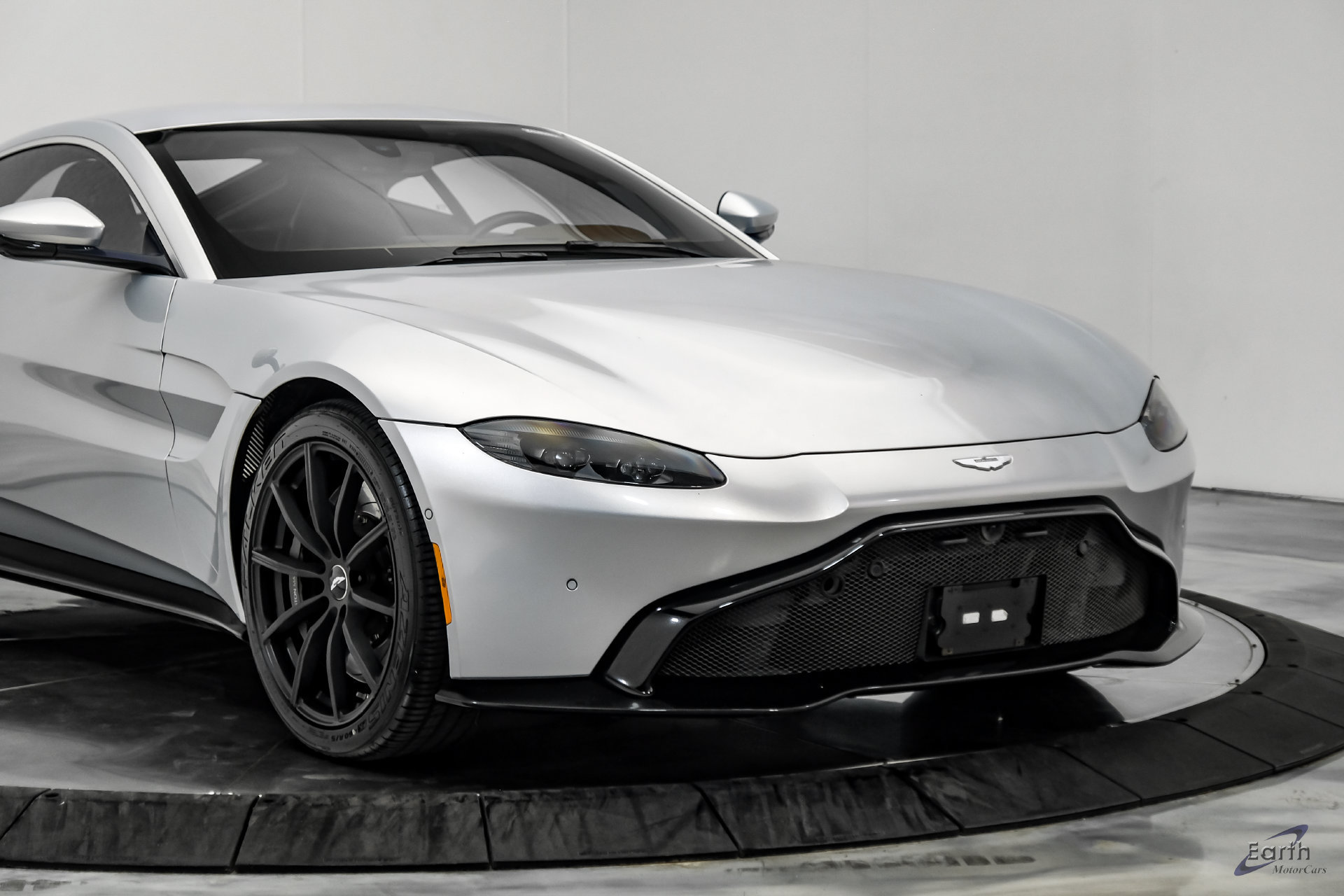 Used 2020 Aston Martin V8 Vantage Coupe RWD image 27