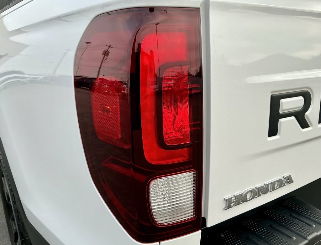 Used 2025 Honda Ridgeline Black Edition image 14