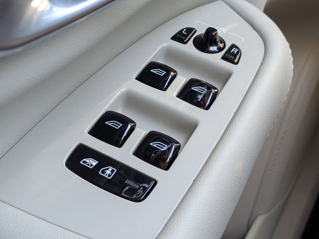 Used 2023 Volvo XC90 B6 Plus w/ Protection Package Premier image 32