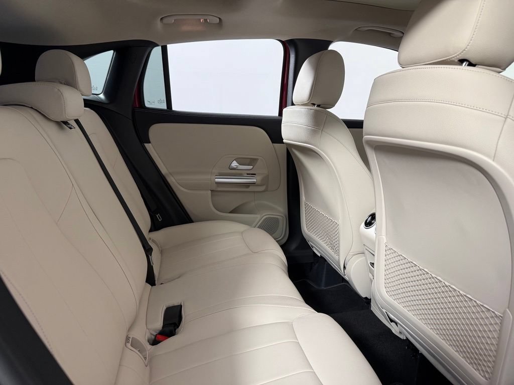 Used 2021 Mercedes-Benz GLA 250 4MATIC image 34