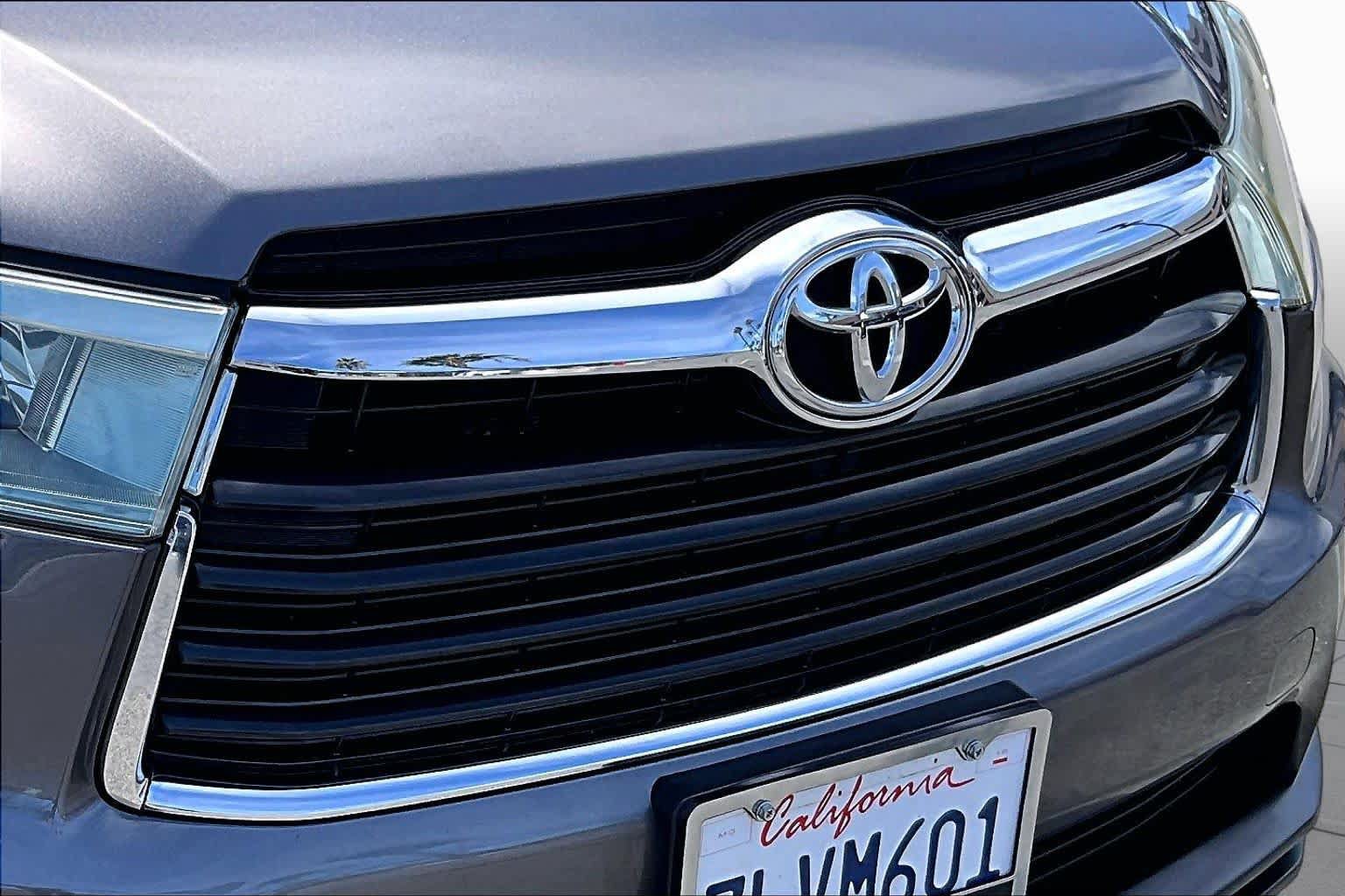 Used 2015 Toyota Highlander Plus FWD image 28