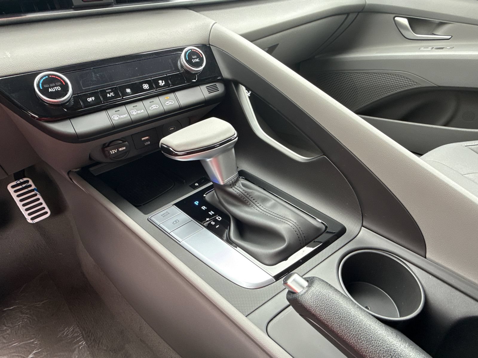 Used 2025 Hyundai Elantra Sport FWD image 29