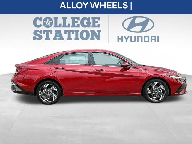Used 2024 Hyundai Elantra SEL w/ Convenience Package image 9