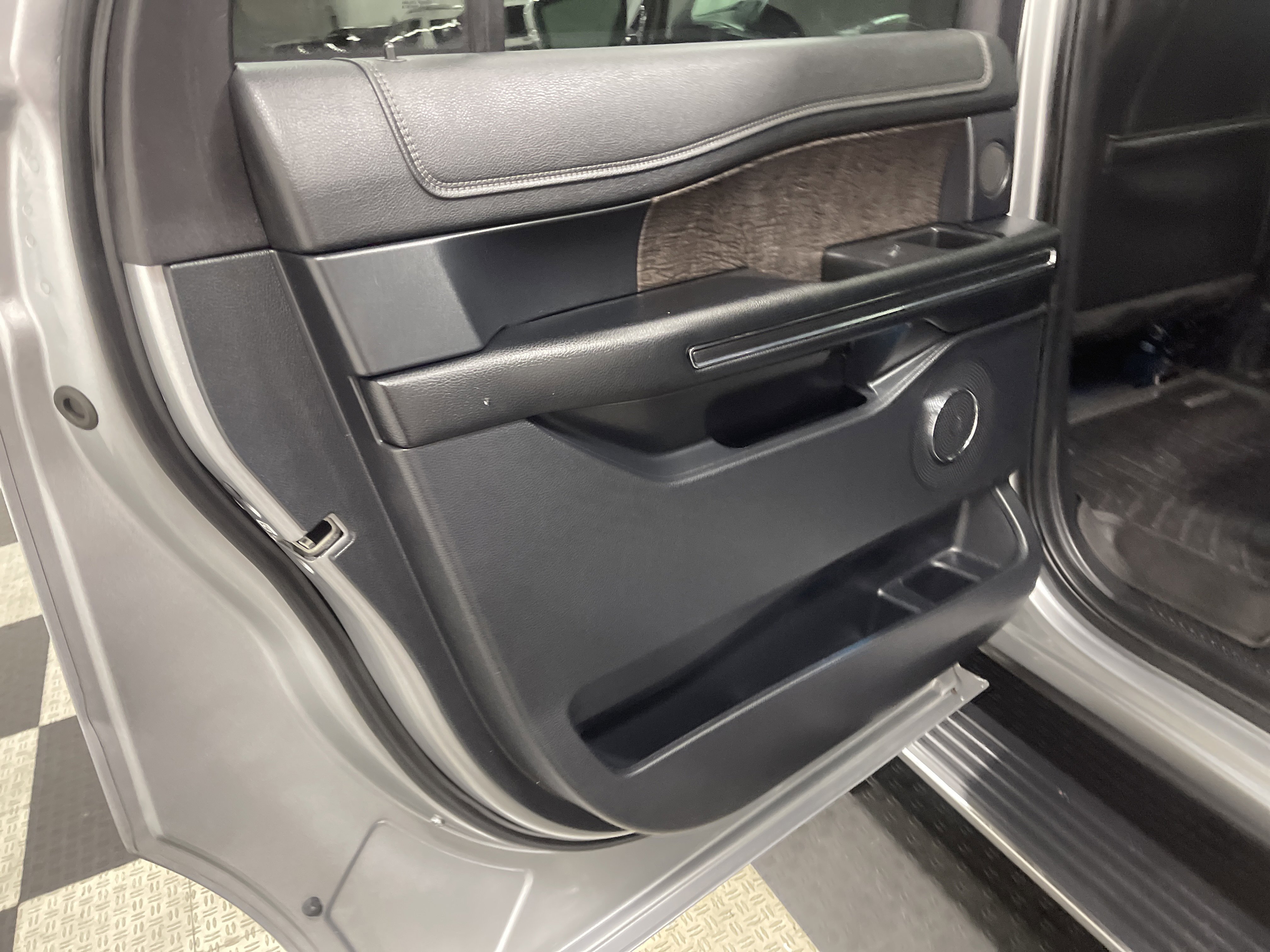 Used 2021 Ford Expedition Max Limited image 15