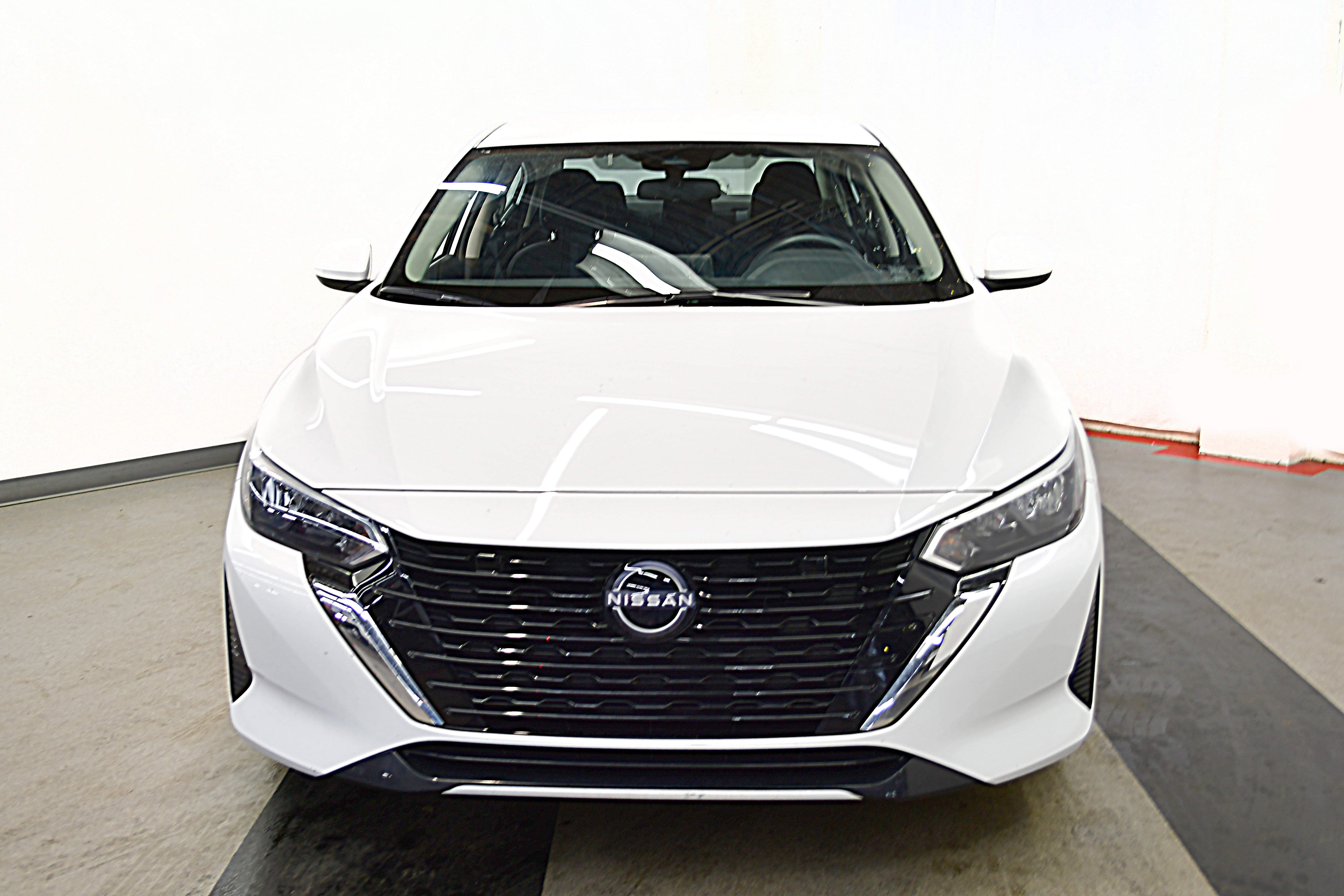 Used 2025 Nissan Sentra SV image 3