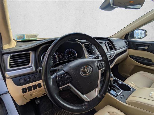 Used 2019 Toyota Highlander XLE AWD/4WD image 10