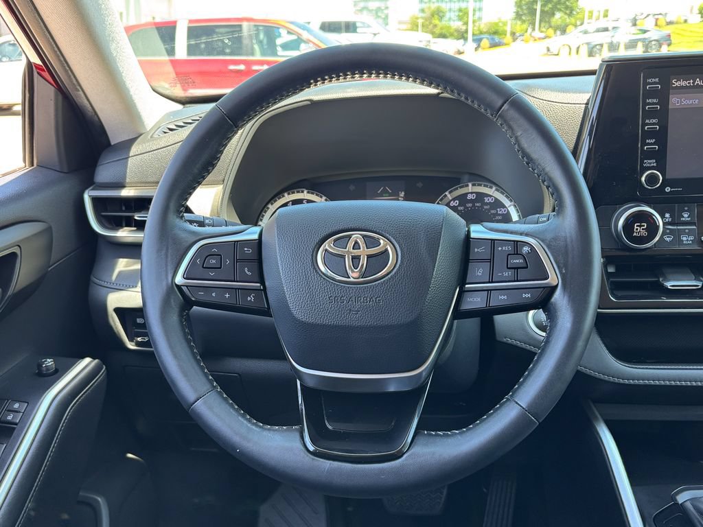 Used 2020 Toyota Highlander LE AWD/4WD image 27