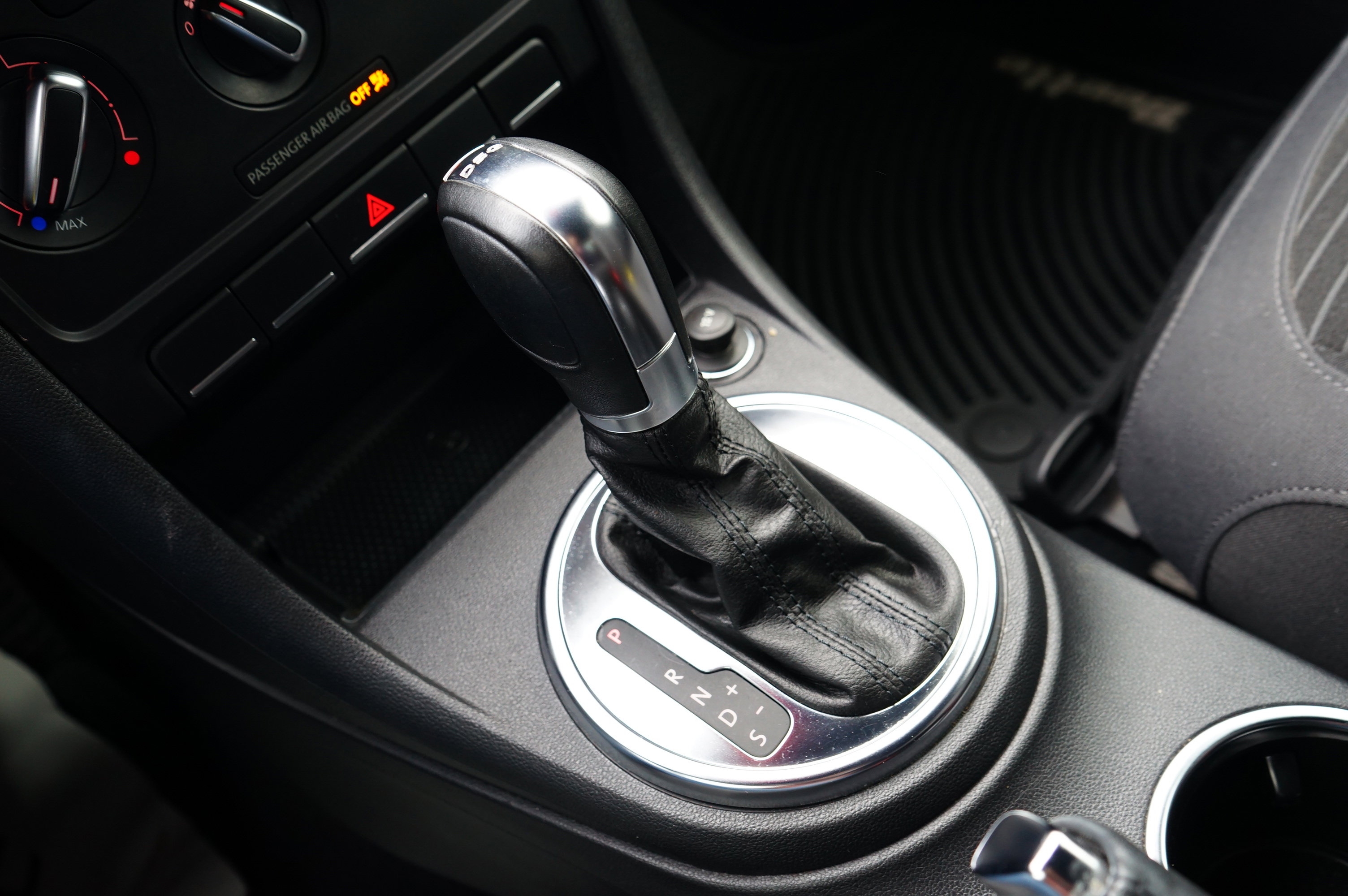 Used 2014 Volkswagen Beetle R-Line image 22