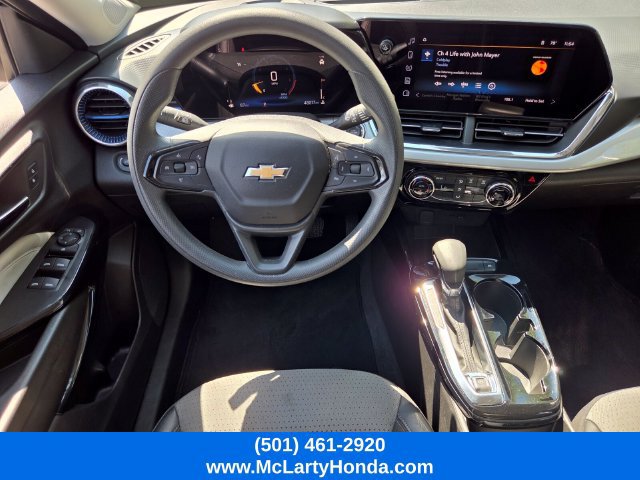 Used 2025 Chevrolet Trax LT FWD image 12
