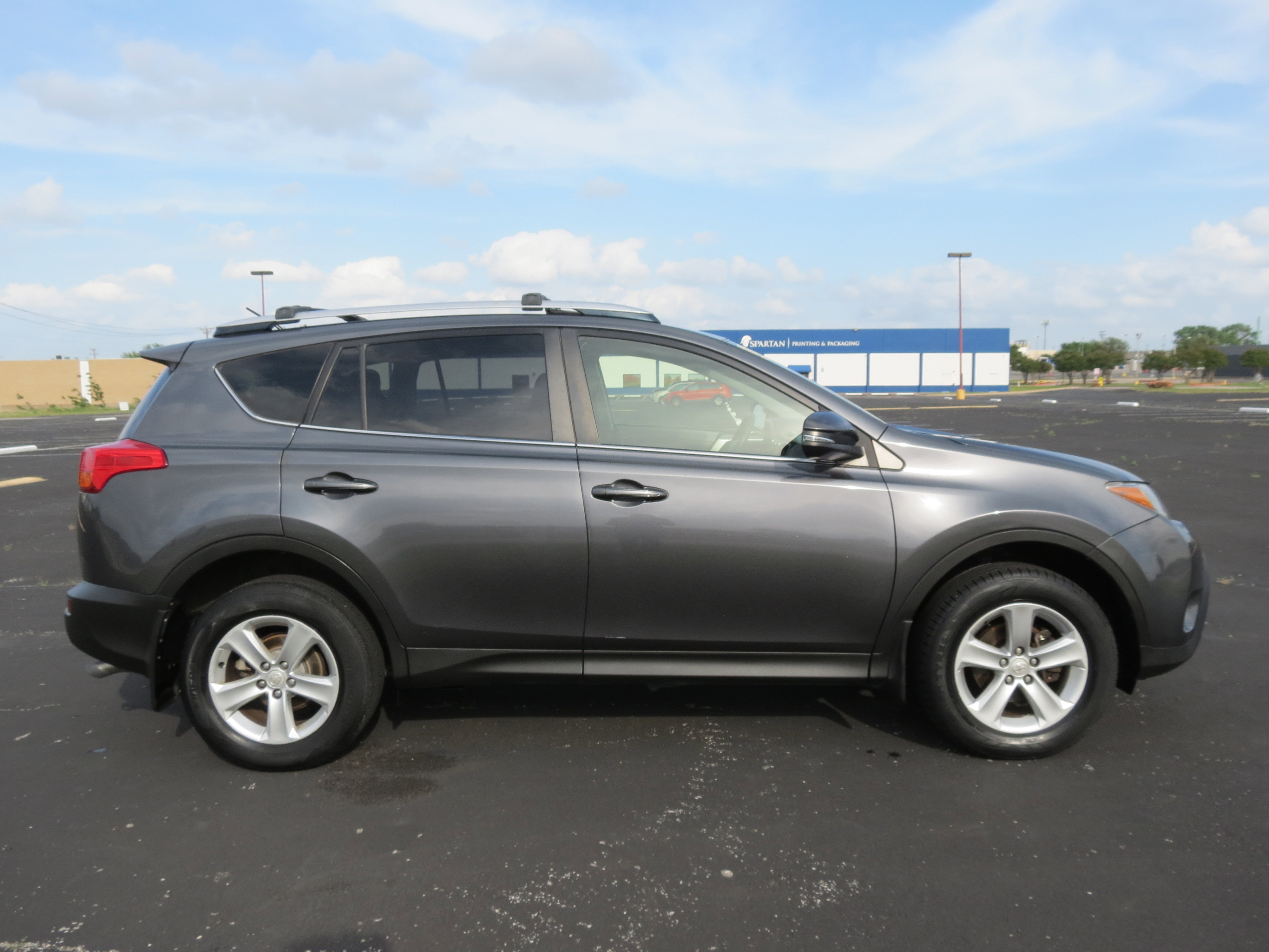 Used 2013 Toyota RAV4 XLE FWD image 4