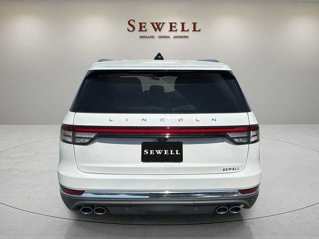 Used 2025 Lincoln Aviator Reserve w/ Equipment Group 201A image 4