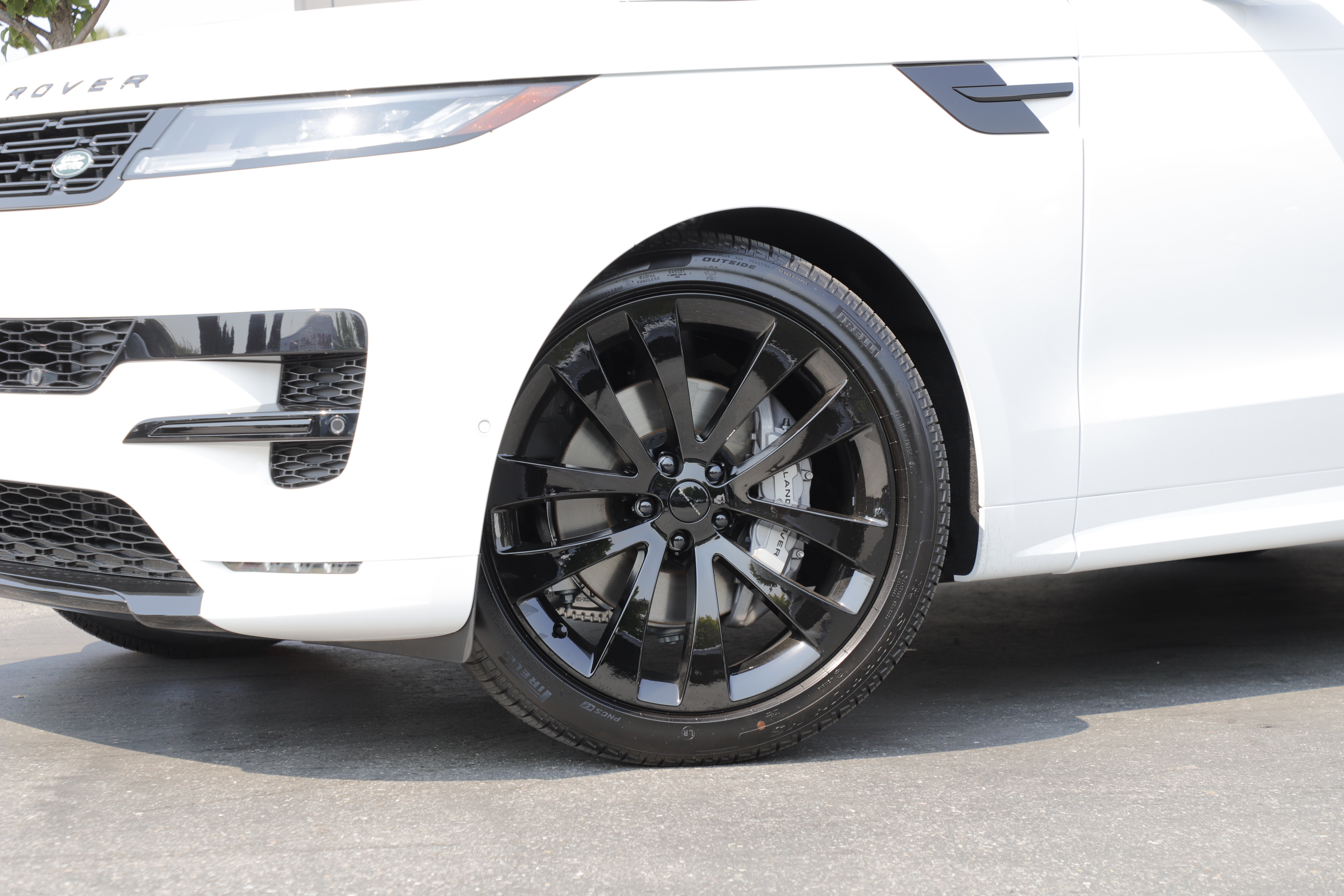 New 2026 Land Rover Range Rover Sport Dynamic SE AWD/4WD image 2
