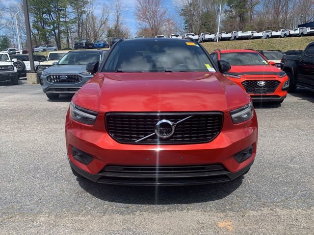 Used 2019 Volvo XC40 T5 R-Design image 3