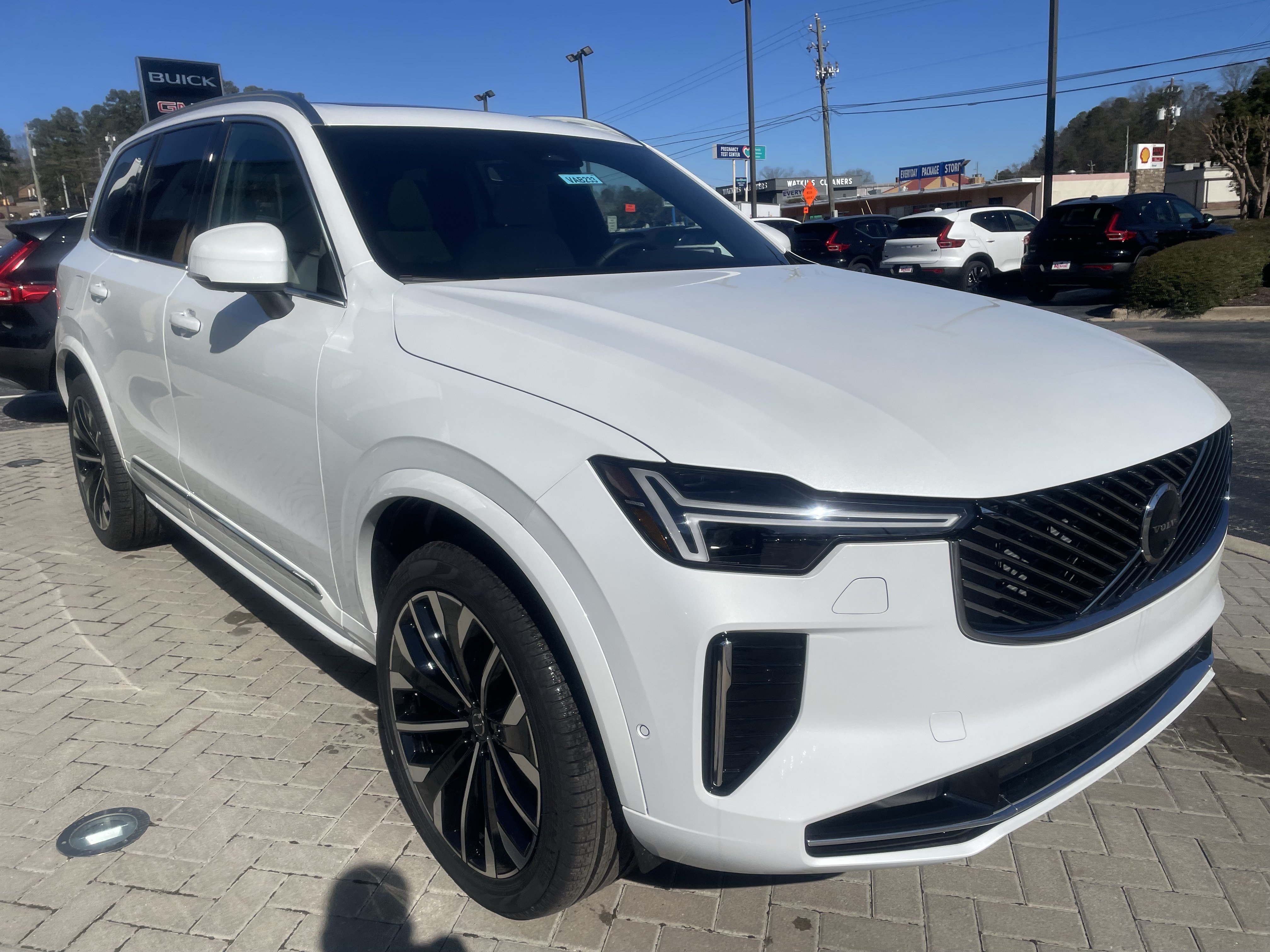 New 2026 Volvo XC90 T8 Plus w/ Protection Package Premier AWD/4WD image 3