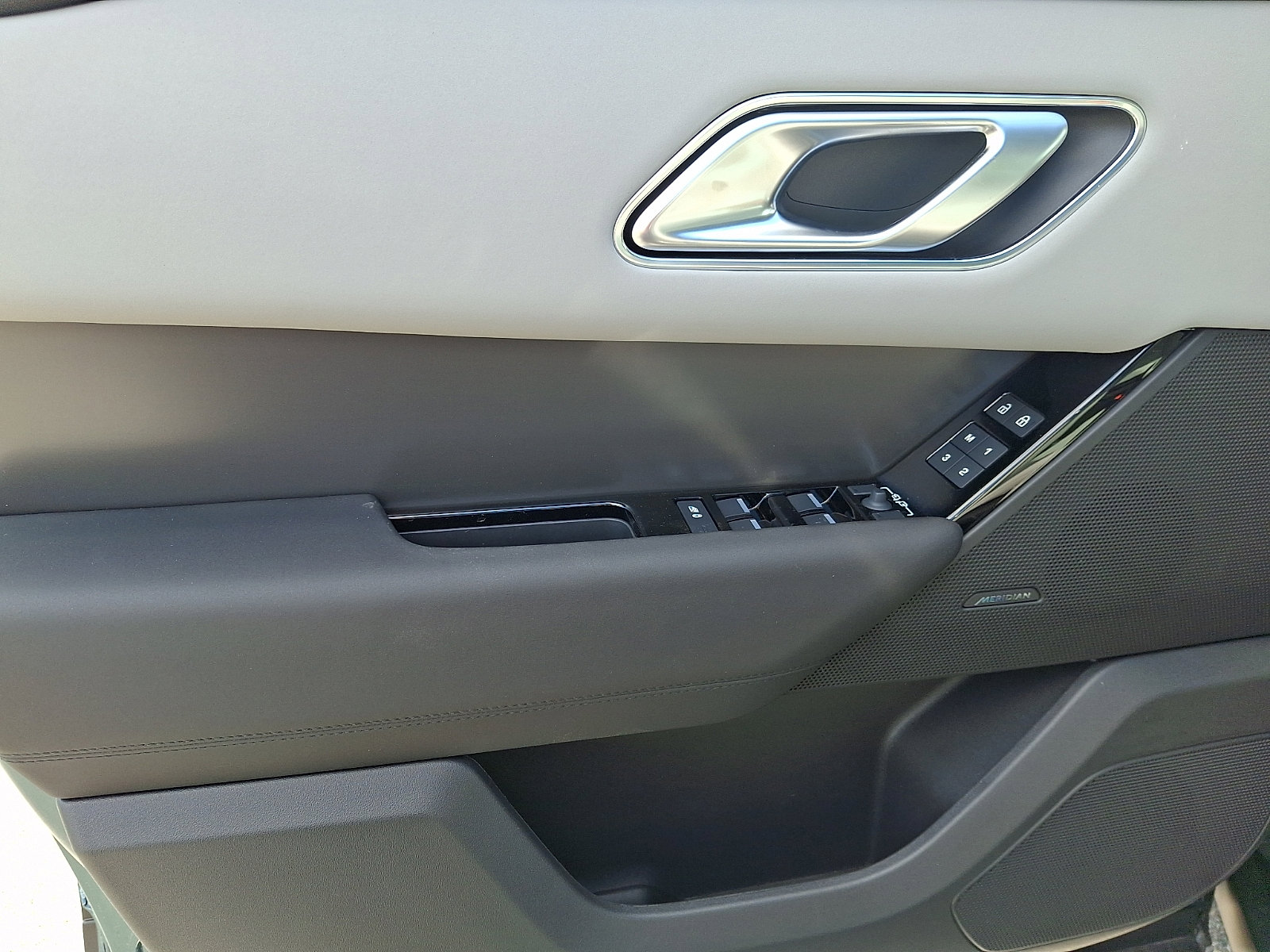 New 2026 Land Rover Range Rover Velar S AWD/4WD image 10