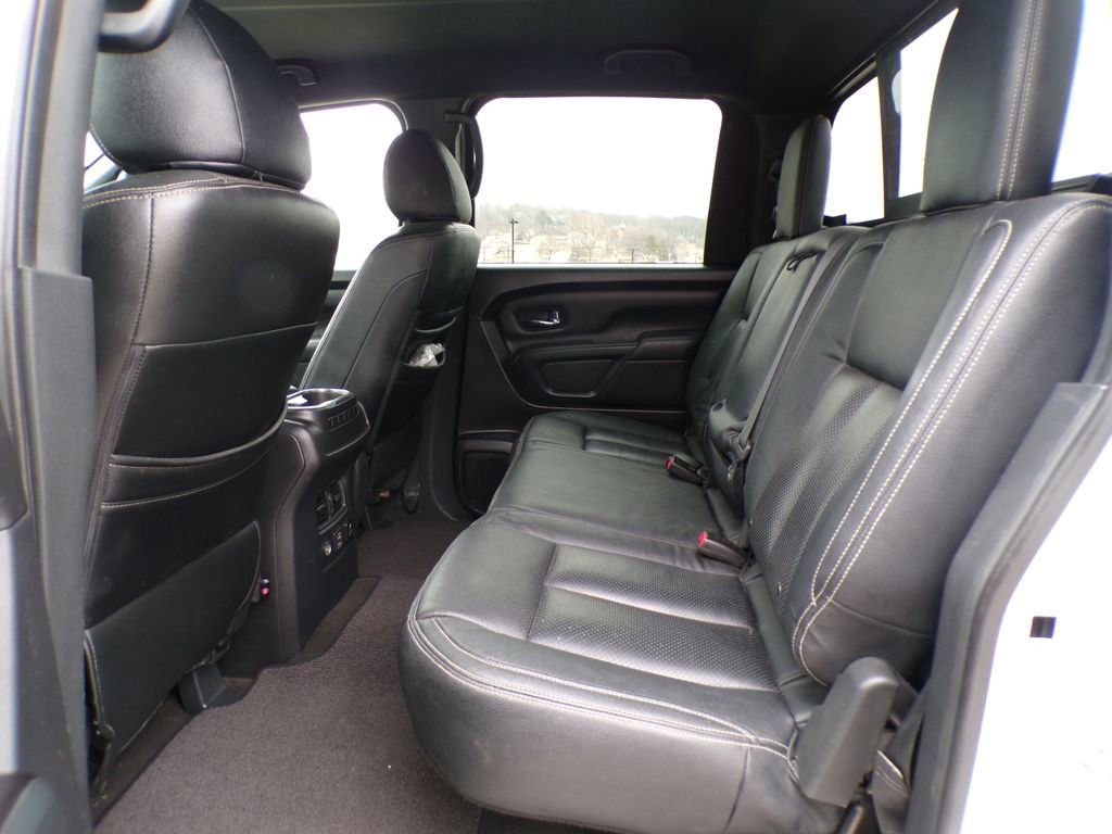 Used 2019 Nissan Titan SV w/ SV Convenience Package AWD/4WD image 16