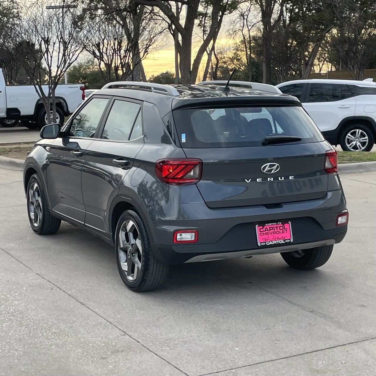 Used 2025 Hyundai Venue SEL image 4