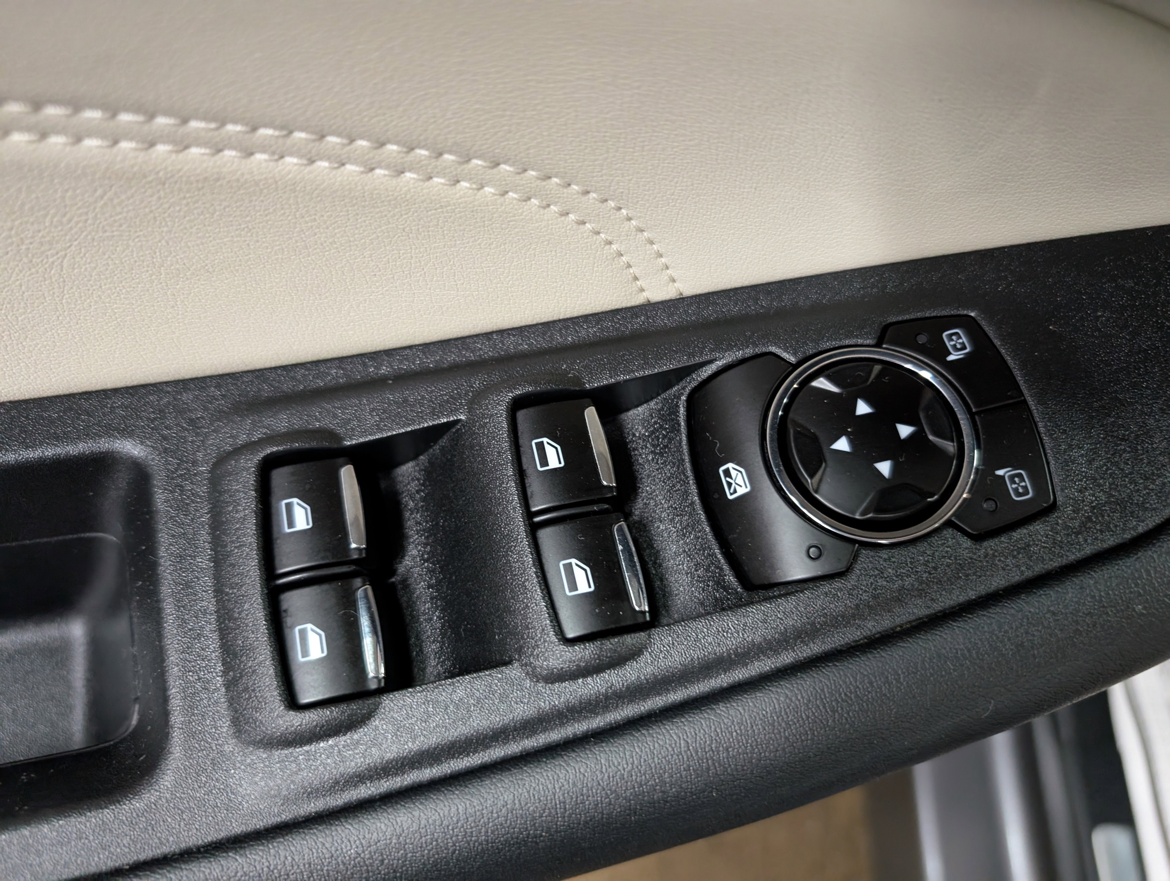 Used 2022 Ford Edge Titanium w/ Class II Trailer Tow Package image 10