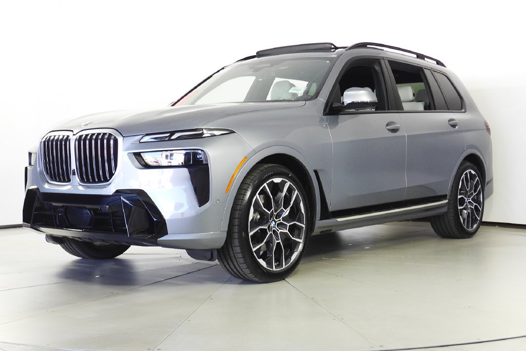 Used 2023 BMW X7 xDrive40i w/ M Sport Package AWD/4WD image 2