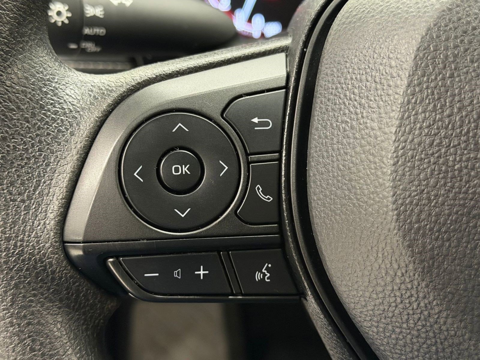 Used 2025 Toyota RAV4 XLE image 12