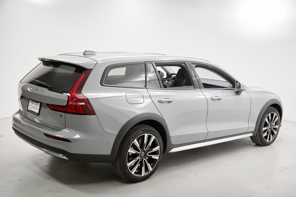 New 2026 Volvo V60 B5 Cross Country Ultra w/ Climate Package image 9