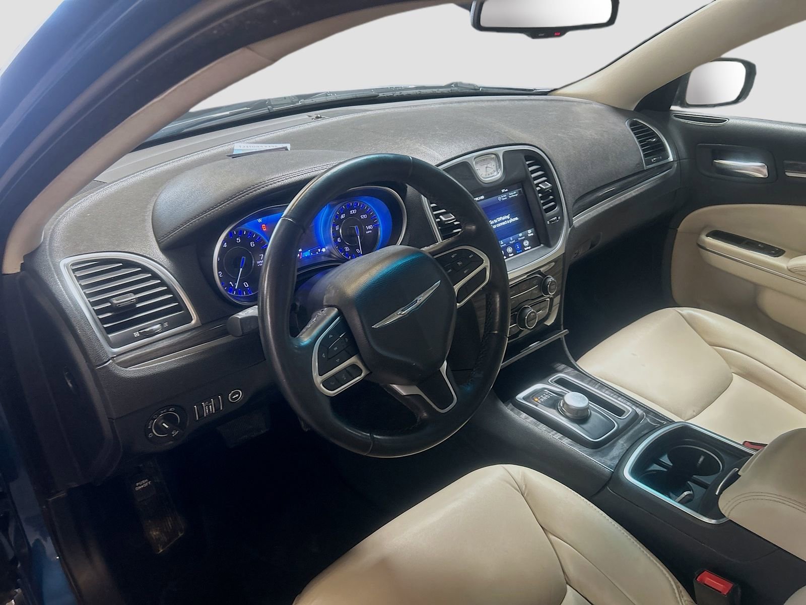 Used 2022 Chrysler 300 Touring L image 9