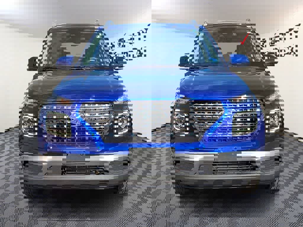 Used 2024 Hyundai Venue Limited image 2