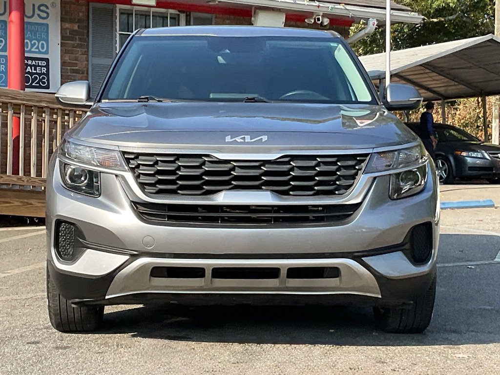 Used 2023 Kia Seltos LX image 2