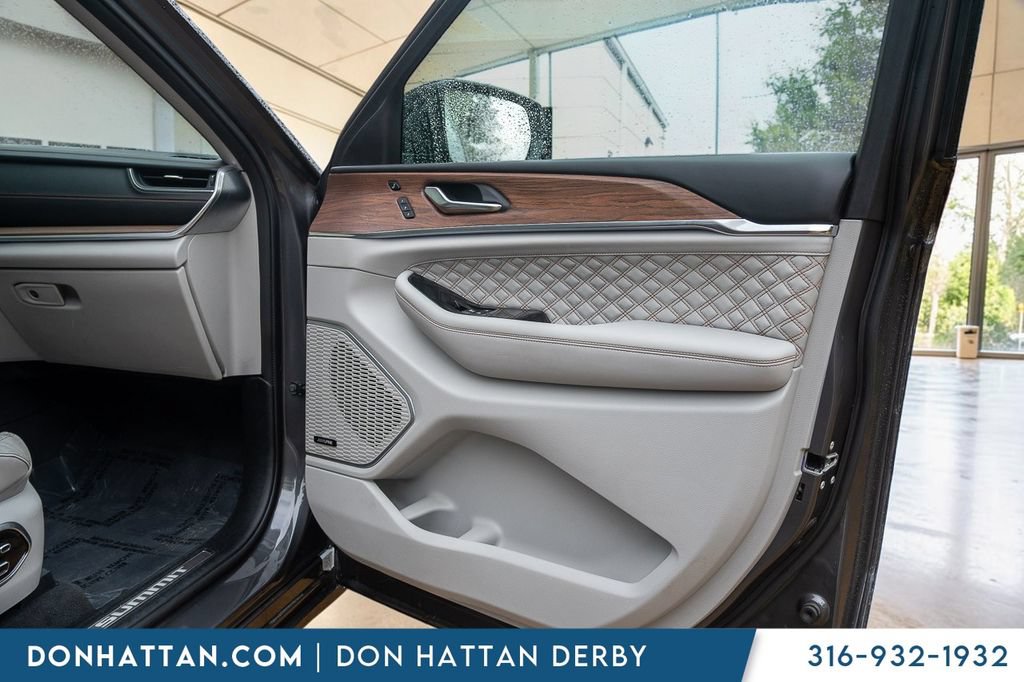 Used 2021 Jeep Grand Cherokee L Summit w/ Advanced Protech Group IV AWD/4WD image 27