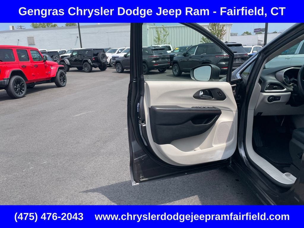 Used 2020 Chrysler Pacifica Touring-L Plus FWD image 52