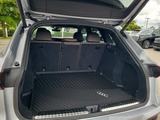 Certified 2025 Audi Q5 Premium w/ Premium Plus AWD/4WD image 8