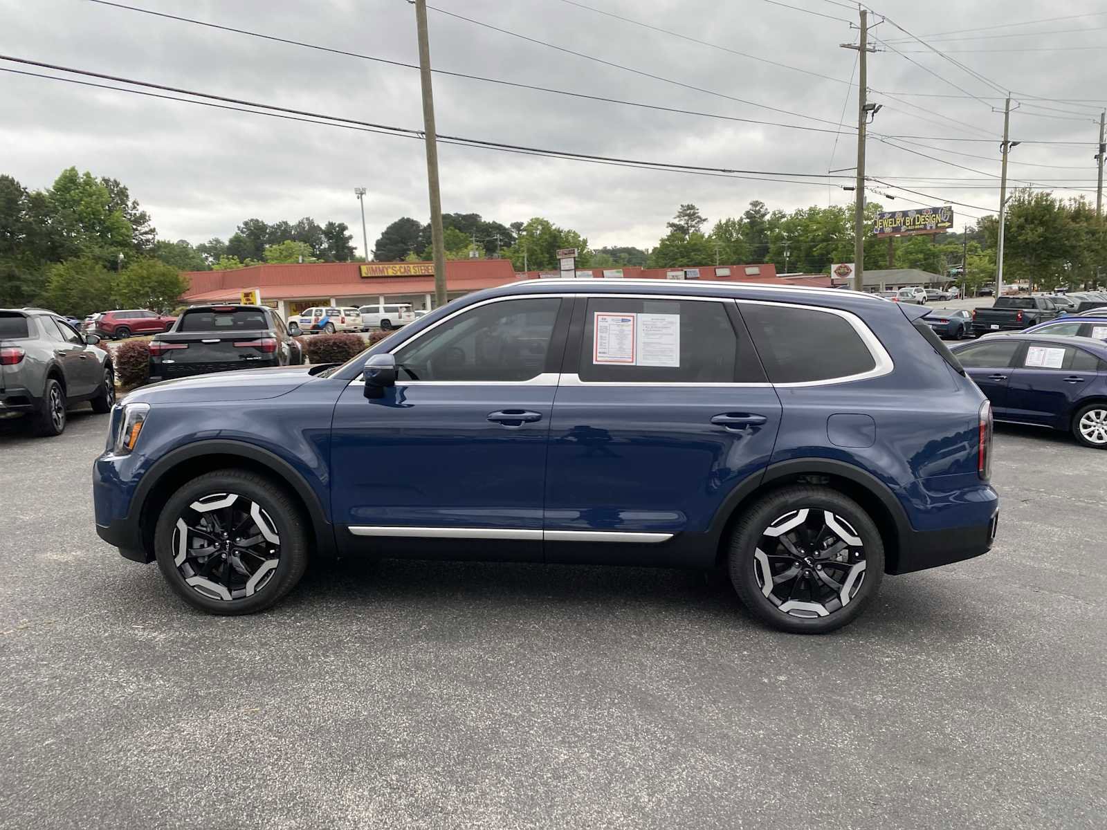 Used 2025 Kia Telluride EX w/ EX Captain's Chair Package FWD image 7
