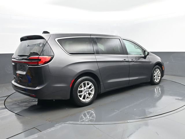Used 2023 Chrysler Pacifica Touring-L image 24