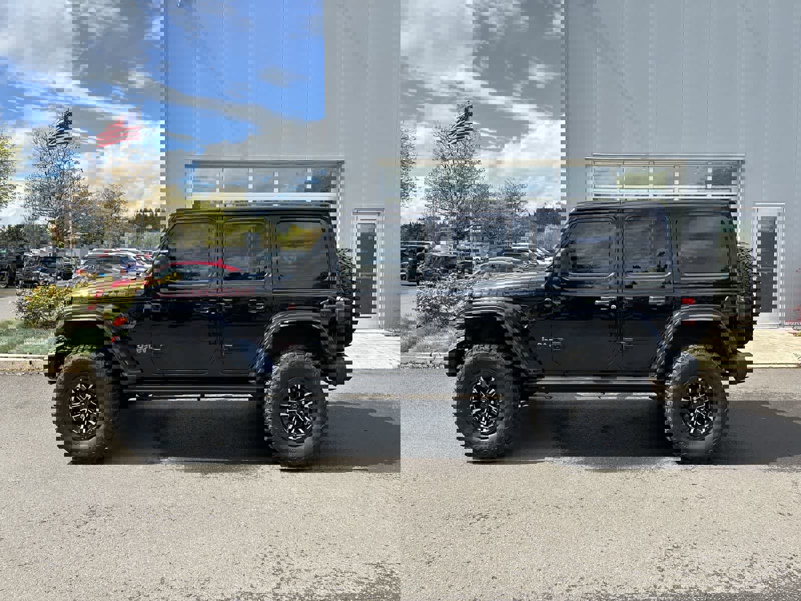 Used 2025 Jeep Wrangler Unlimited Rubicon image 2
