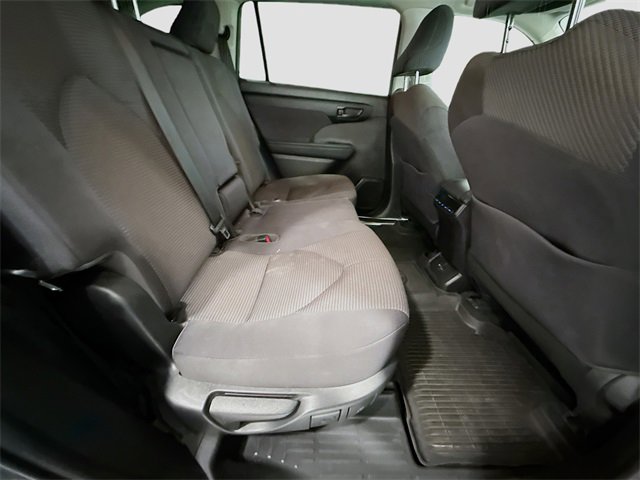 Used 2022 Toyota Highlander LE image 23