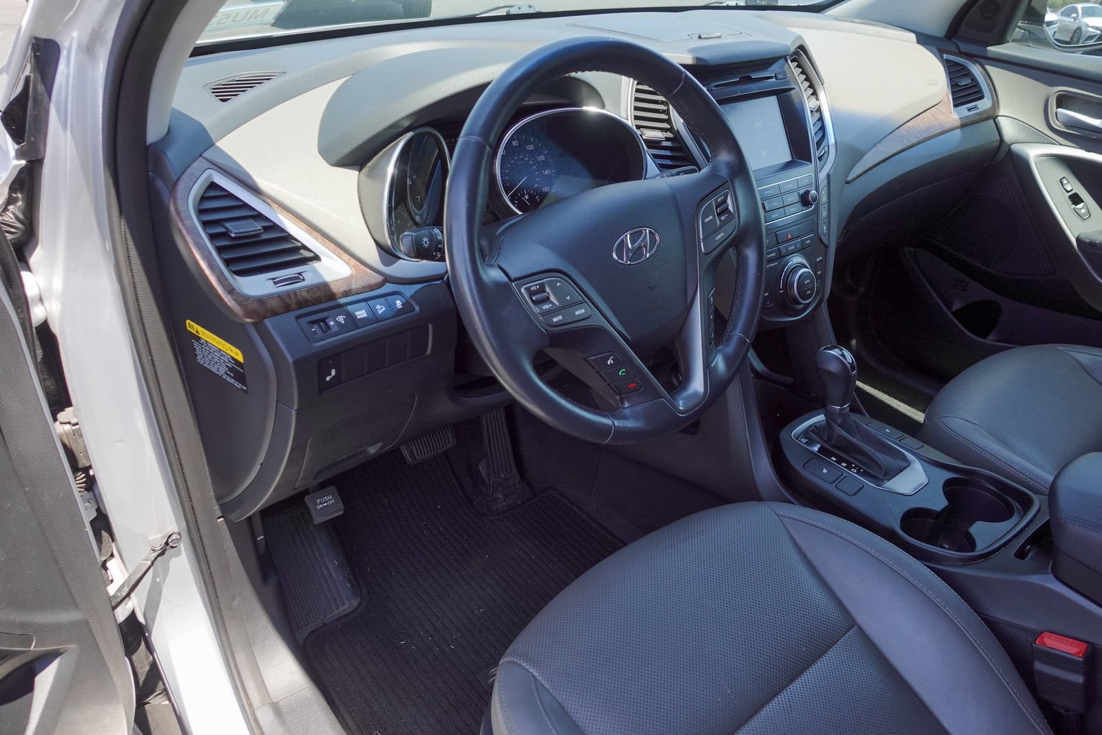 Used 2017 Hyundai Santa Fe SE w/ SE Premium Package 02 FWD image 9
