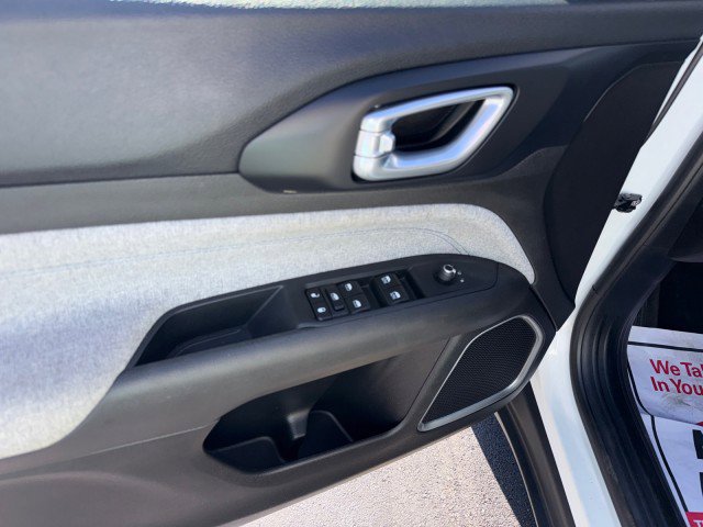 Used 2024 Jeep Compass Latitude image 12