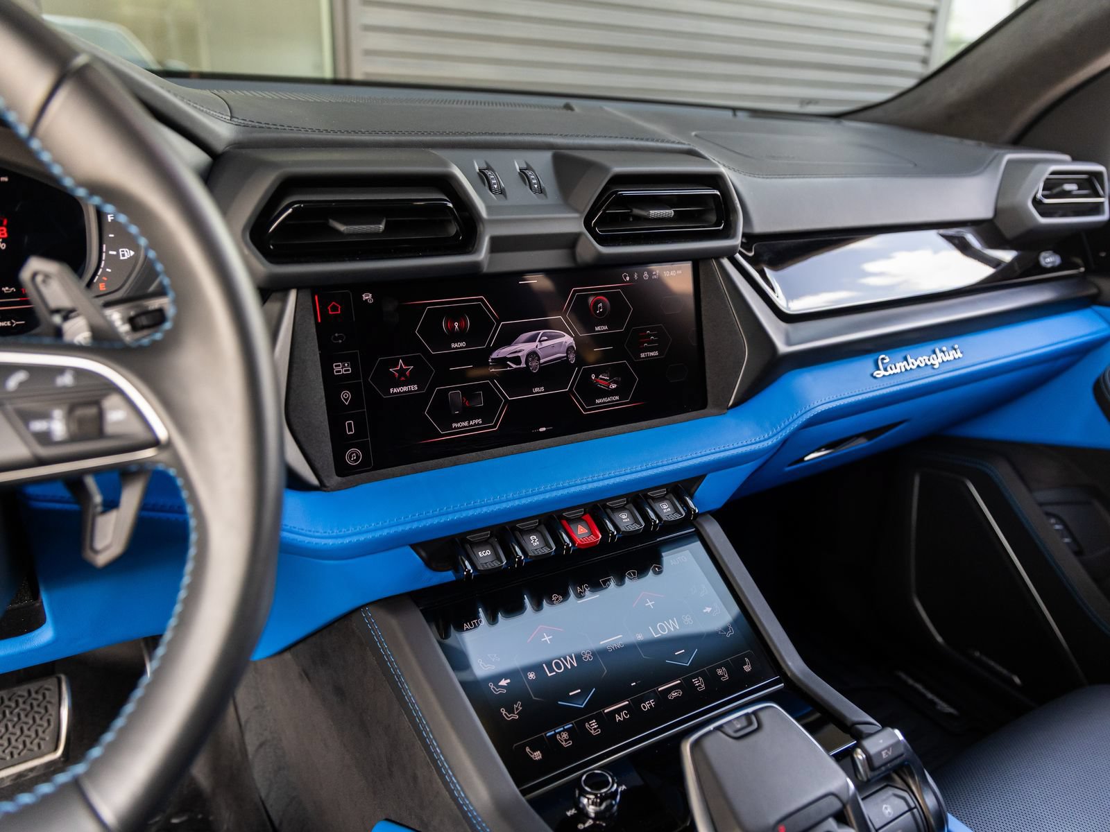 Used 2025 Lamborghini Urus S AWD/4WD image 32