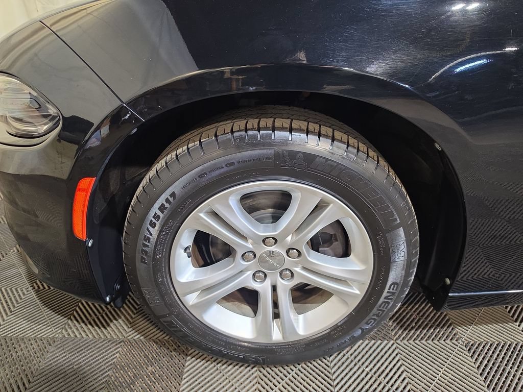 Used 2020 Dodge Charger SXT RWD image 18